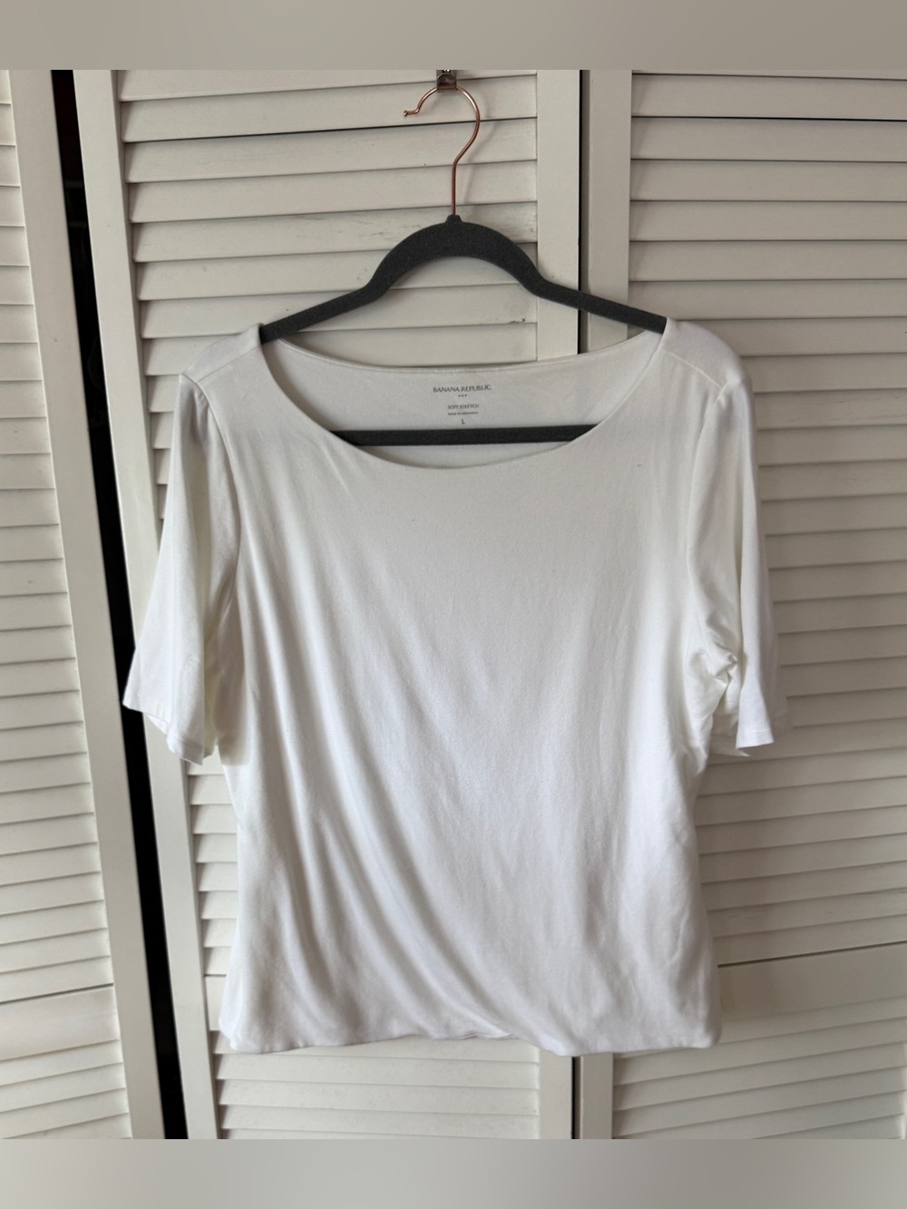 Banana Republic Factory off white "soft stretch" top. Large. NWOT. - Picture 3 of 8